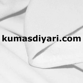 Beyaz üç iplik kumaş