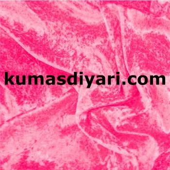 Şeker pembesi janjan kadife kumaşın ışıltılı ve yumuşak dokusu