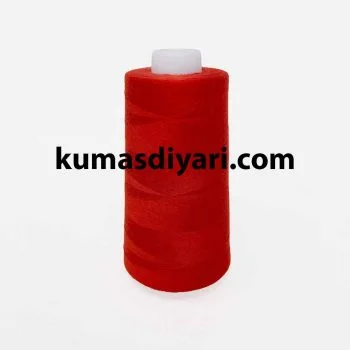 Kırmızı iplik yumağı
