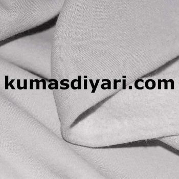 Yumuşak dokulu açık kül rengi üç iplik kumaş